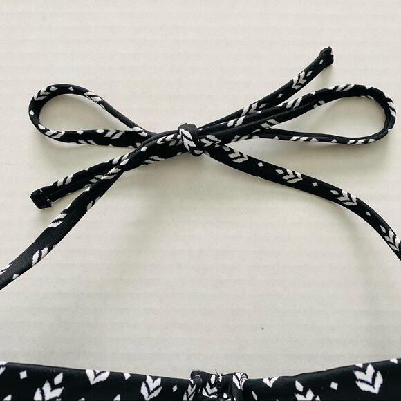 Shade & Shore | Halter push-up Bikini Top 34D - Picture 8 of 9